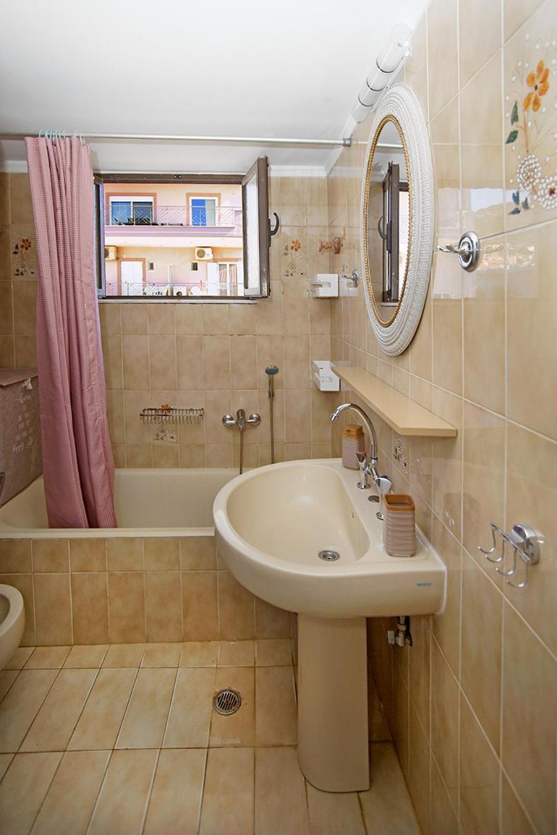 Dimitra Apartment Kyparissia Ngoại thất bức ảnh